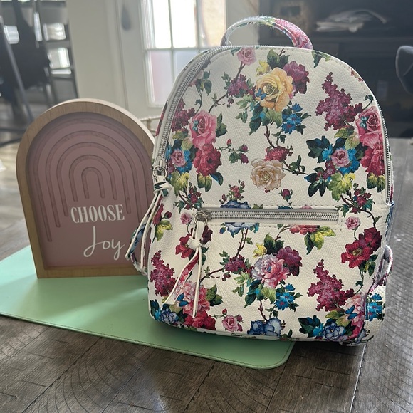 Handbags - Floral Women's Backpack NWT | This Is the Prettiest Backpack Ever!